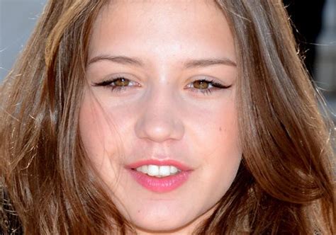 Adèle Exarchopoulos To Play An Air Hostess In Emmanuel Marres Feature