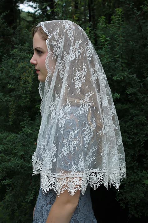 Evintage Veils~ Traditional Long Ivory Chantilly Lace Vintage Inspired
