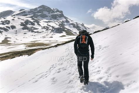 Man Hiking In Snowy Mountains Spain Asturias Somiedo — Challenge