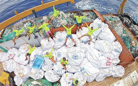 Expedition Hauls Tons Of Plastic Out Of Remote Hawaii Atolls