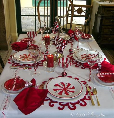 Adorable Red And White Christmas Christmas Centerpieces Ideas 32