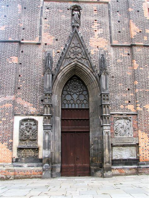 WrocŁaw Kościół Garnizonowy św Elżbiety Drzwi W Kruchcie