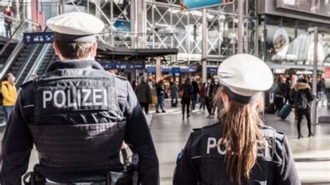 Exhibitionist Belästigt Mädchen In Zug Nach München Die Reagiert Richtig