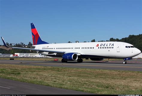 Delta Air Lines N801dz Boeing 737 932er Aircraft Picture Delta