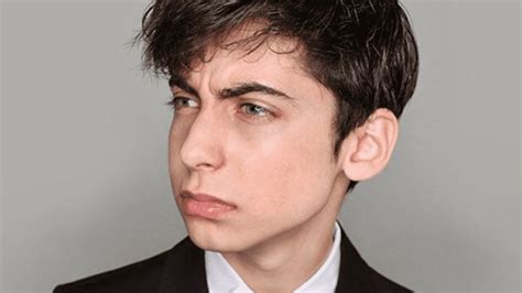 He came into limelight with his role as young david in the 2013 drama short film you & me. Si eres mexicana, Aidan Gallagher ('The Umbrella Academy ...