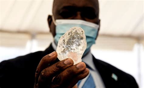 one of the largest diamonds in historyâ€”weighing more than 1 000 caratsâ€”found in botswana