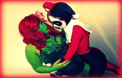 Dc Confirms Harley Quinn And Poison Ivy Are Married In