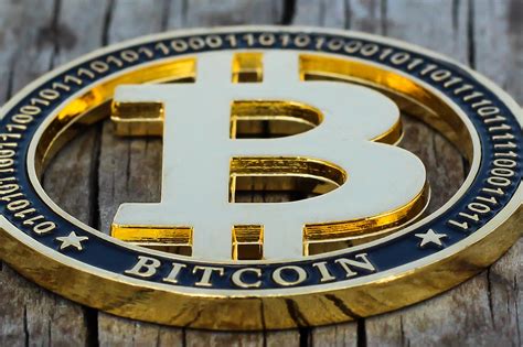 Since bitcoin doesn't have a centralized entity that enforces its value and it isn't backed by any commodity, many people mistakenly believe that this. Everything You Need To Know About Bitcoin In One Super Infographic - Blog | Procurious