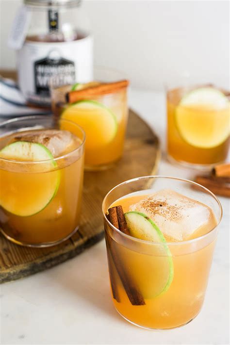 This apple pie moonshine recipe is crazy good! Apple Pie Moonshine Cocktail | Welcome by Waiting on Martha