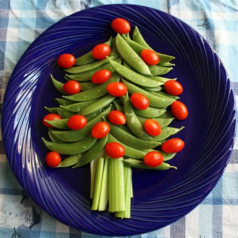 The best fruit & veggie tray ideas roundup. Christmas Fruit and Vegetable Platter Ideas