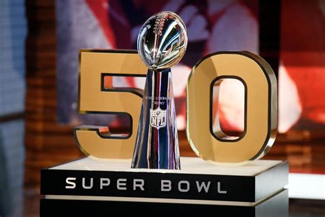 This Years Super Bowl Trophy Will Weigh About 73 Pounds Nfl