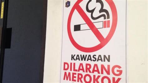 0 ratings0% found this document useful (0 votes). Larangan Merokok - Banjarmasin Post