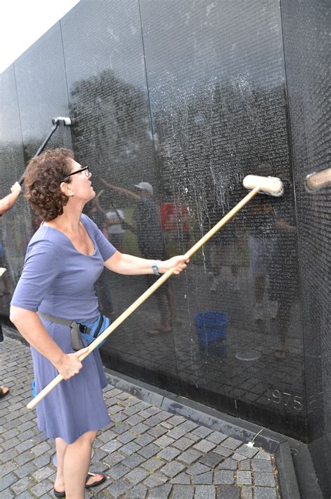 Afge Volunteers At Vietnam Veterans Memorial Wall Washing Flickr