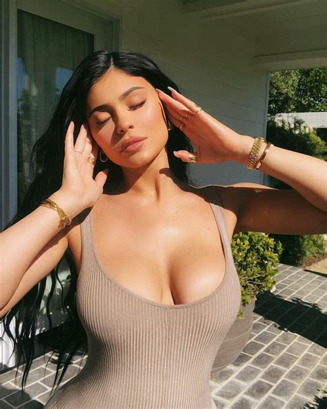 18 Hot Pics Of Kylie Jenner Which Reveals Her Majestic Body To The World
