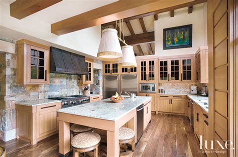Kitchen With Douglas Fir Cabinetry Luxe Interiors Design
