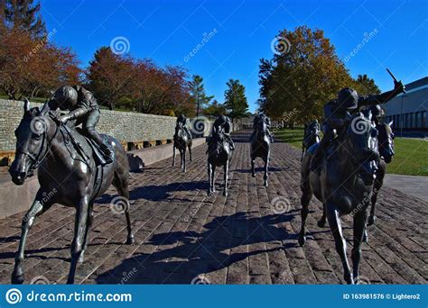 Kentucky Race Horse Statue Thoroughbred Park Farm