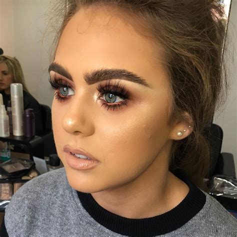 Likes Comments Hollie Flynn Hollieflynnmakeup On