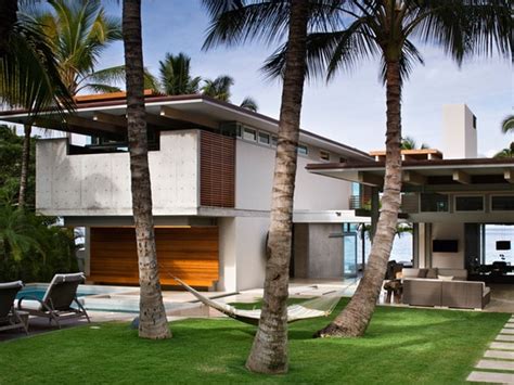 Der lavastrom des kilauea auf hawaii fließt langsam. Dieses neue Haus in Hawaii ist entworfen, um die kühlen ...