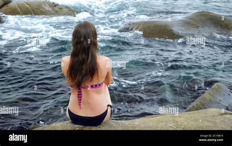 Dunkelblauer Bikini Fotos Und Bildmaterial In Hoher Aufl Sung Alamy