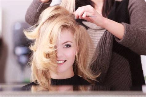 To 3 najlepsze fryzury dla kobiet po 40-tce. Są nowoczesne i odejmą ci