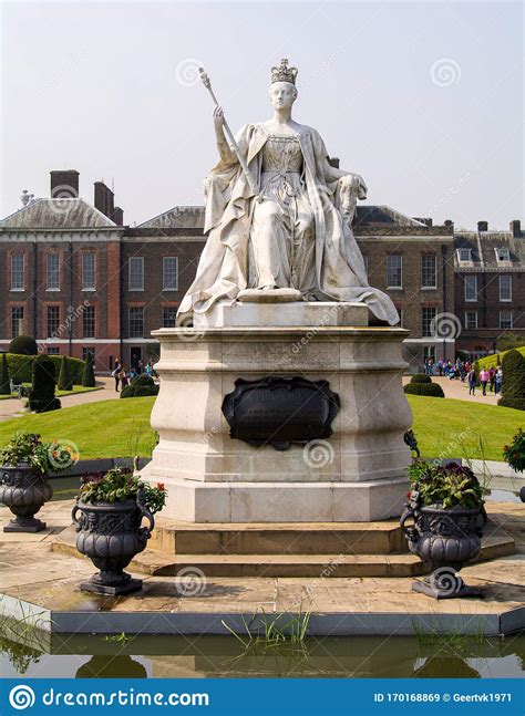 Statue Of Queen Victoria Kensington Palace Stock Image Image Of