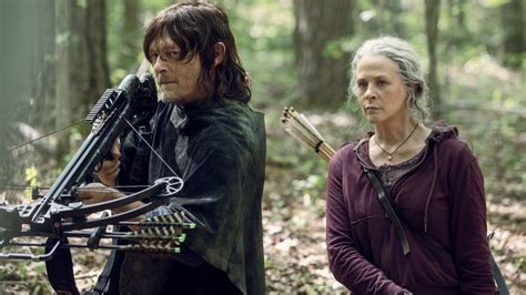 Daryl Dixon And Carol Kiss