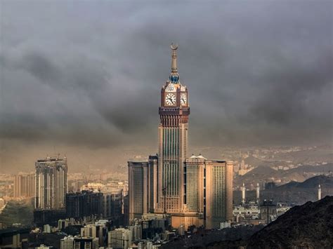 Regarding the area, it can only be compared to terminal 3 of the international airport of dubai. Makkah Royal Clock Tower - Verdict Designbuild