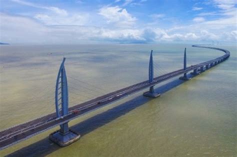 Para pejabat lokal mengatakan jembatan ini akan menghemat waktu perjalanan dan pada saat yang sama meningkatkan integrasi. Mega Proyek China: Jembatan Terpanjang di Dunia akan ...