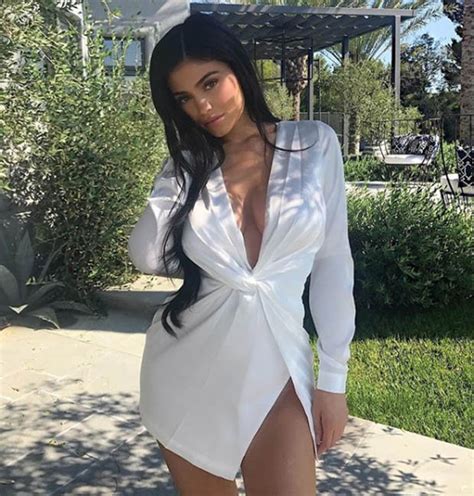 Kylie Jenner Instagram Kardashian Babe Ditches Bra And Knickers
