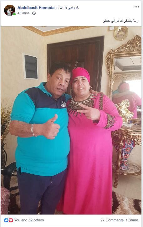 عبد الباسط حمودة ينشر صورة زوجته لأول مرة وملامحها تشعل مواقع التواصل لايف نيوز