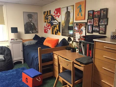 Easy Ways To Make A Guys Dorm Room Look Great In Cool Dorm Rooms Dorm Room Wall Decor