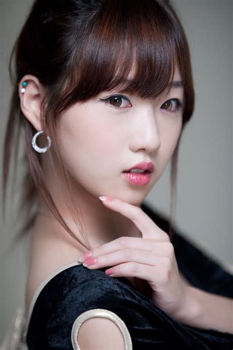 stunning cleavage sexy and cute korean model so yeon zinglovefashion