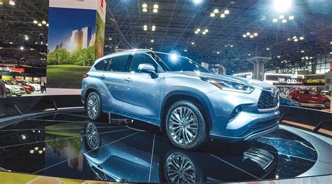 Find a new highlander at a toyota dealership near you actual mpge will vary depending upon driving conditions, how you drive and maintain your vehicle, and other please note that toyota does not make recommendations on phone carriers, manufacturers. The 2020 Toyota Highlander: A Stylish Car Worth Every Cent ...