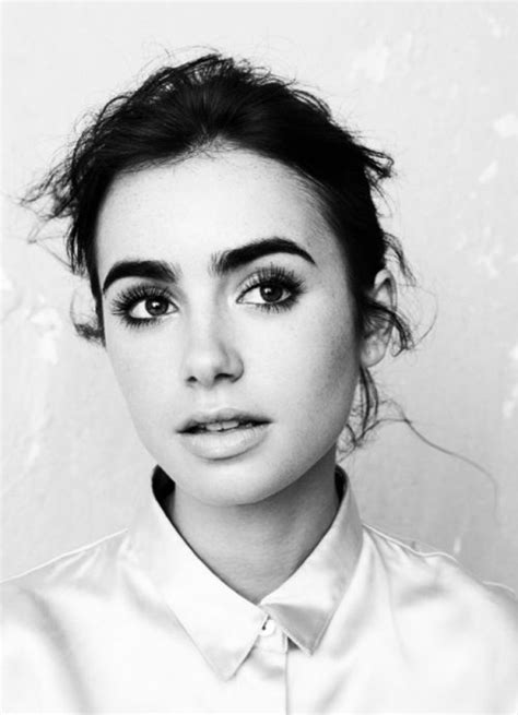 V Fashion Bold Brows Lily Collins Best Waterproof Mascara