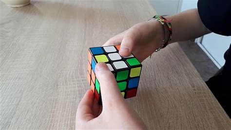 Tuto Facile Rubiks Cube 3x3 2ème étape Youtube