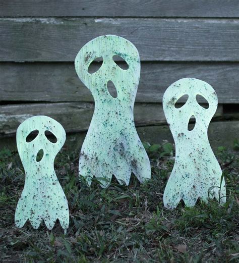 Glow In The Dark Metal Ghost Stakes Set Of 3 Give Guests A Ghostly
