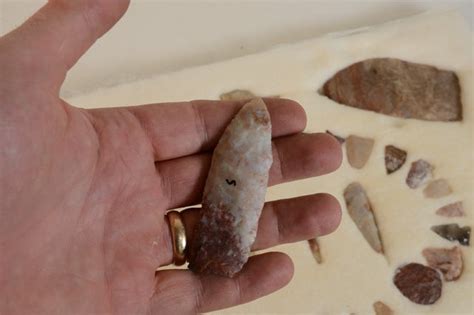 220922 101 Arrowhead Case Frame Of Early Man Stone Artifacts Texas