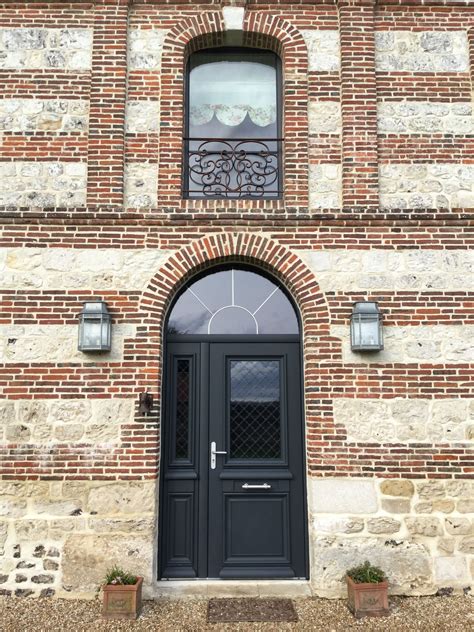 Tout comme l'extérieur, la porte d'entrée véhicule l'image de la maison. Porte d'entrée double battant aluminium B'lem Athena ...
