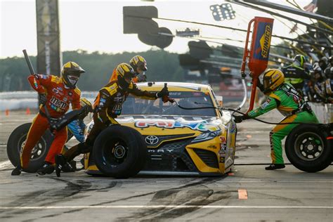 How A Nascar Pit Stop Works The Responsibilities Of Each Crew Member
