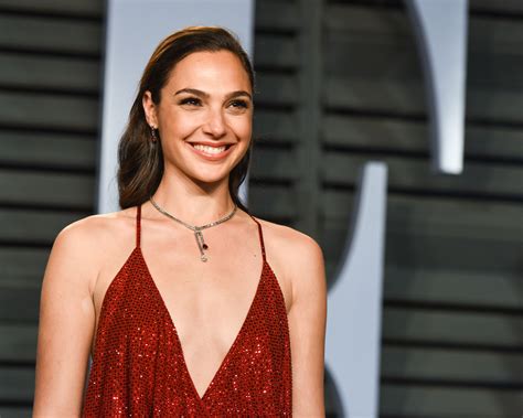 Gal Gadot Cute Smile 2018 Hd Celebrities 4k Wallpapers Images Backgrounds Photos And Pictures