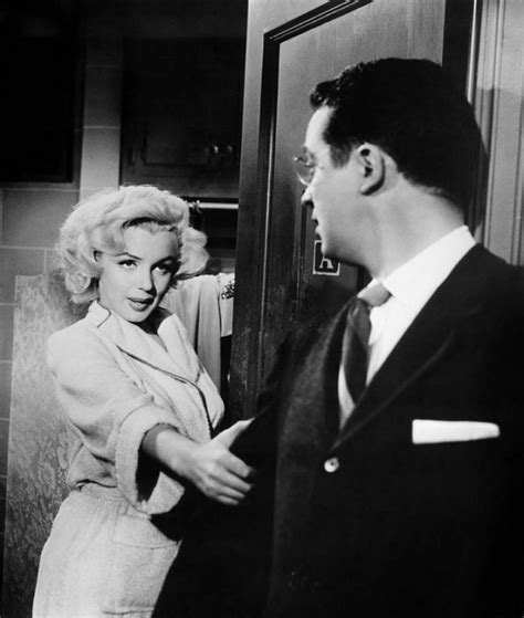 Marilyn Monroe And Tommy Noonan Gentlemen Prefer Blondes Marilyn Monroe Foto Fanpop