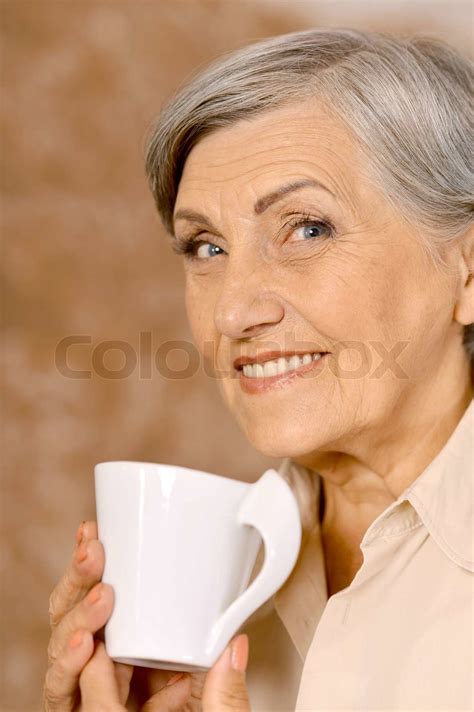 Im Alter Von Frau Kaffee Trinken Stock Bild Colourbox