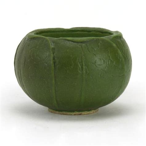 Grueby Pottery Matte Green 5 Overlapping Leaf Sphere Vase Arts And Crafts