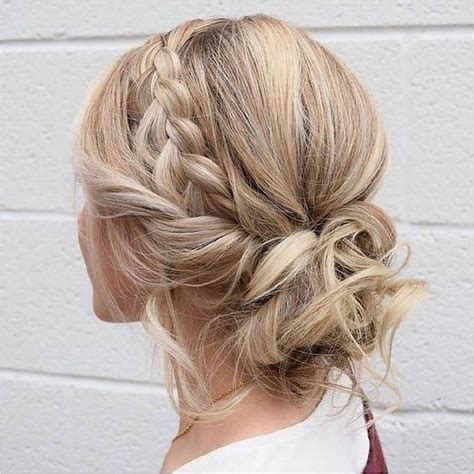 20 Romantic Bun Hairstyles For Prom That Are Easy To Do