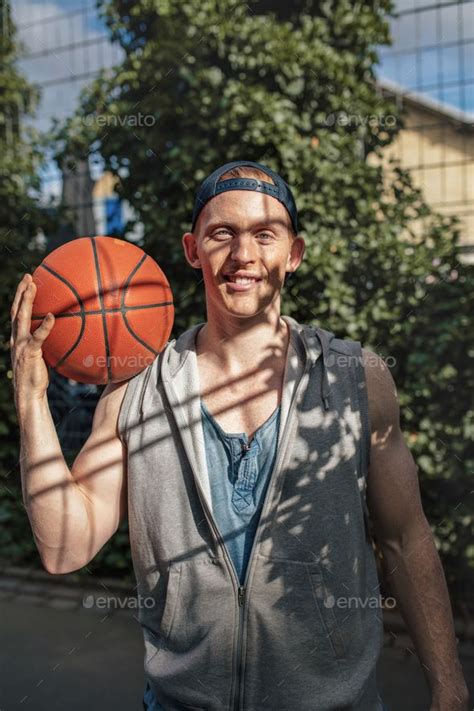 Handsome young basketball player with a ball | Basketball players