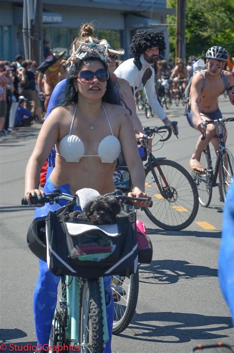 Fremont Summer Solstice Parade Naked Bike Riders Guerilla Photographer