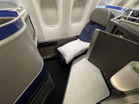 Review United 777 Domestic First Polaris Los Angeles To Honolulu