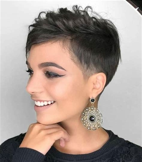 It's perfect for the busy mom as well. 25+ Short Edgy Pixie Cuts and Hairstyles