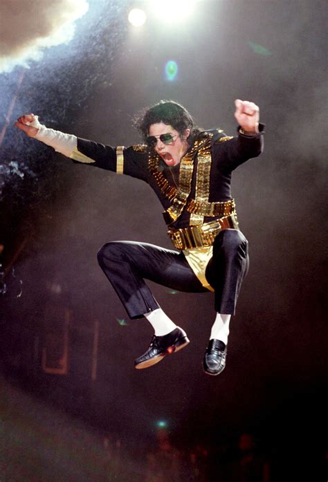 Michael Jacksons Iconic Sunglasses Get A Modern Makeover Michael Jackson Jam Michael Jackson