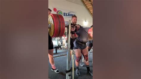Powerlifter Nicolaas Du Preez Squats An Incredible 410 Kg Youtube
